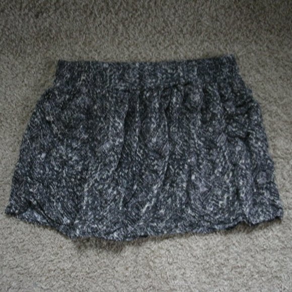 Pre-owned black and white skirt - Picture 1 of 6